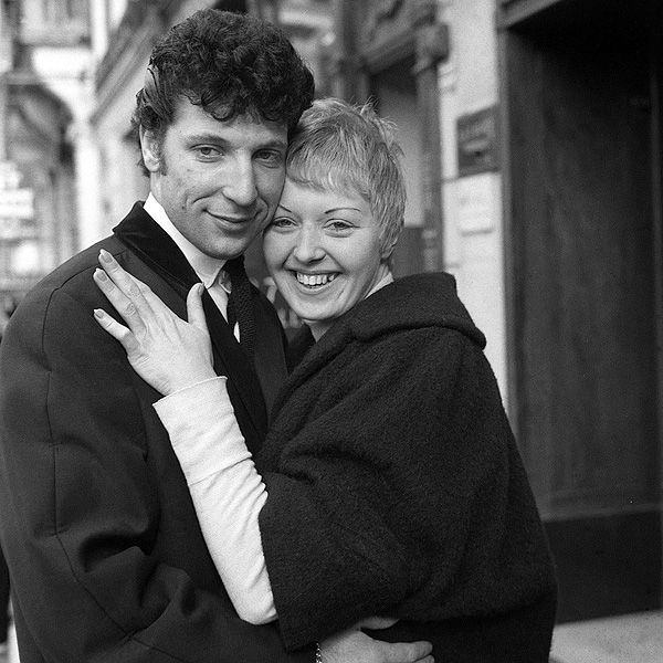 Tom Jones' Wife Linda Dies: Inside Her Isolated Life